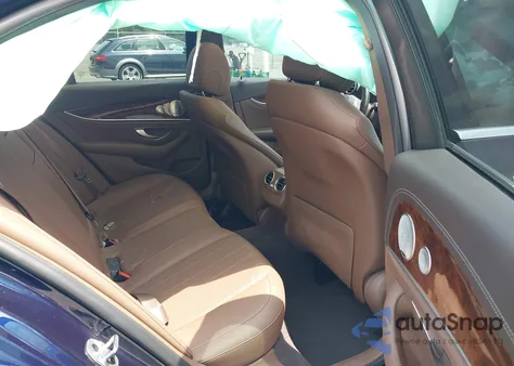 2020 Mercedes-Benz E 350 4Matic z USA, uszkodzony, nr VIN WDDZF8EB1LA733578